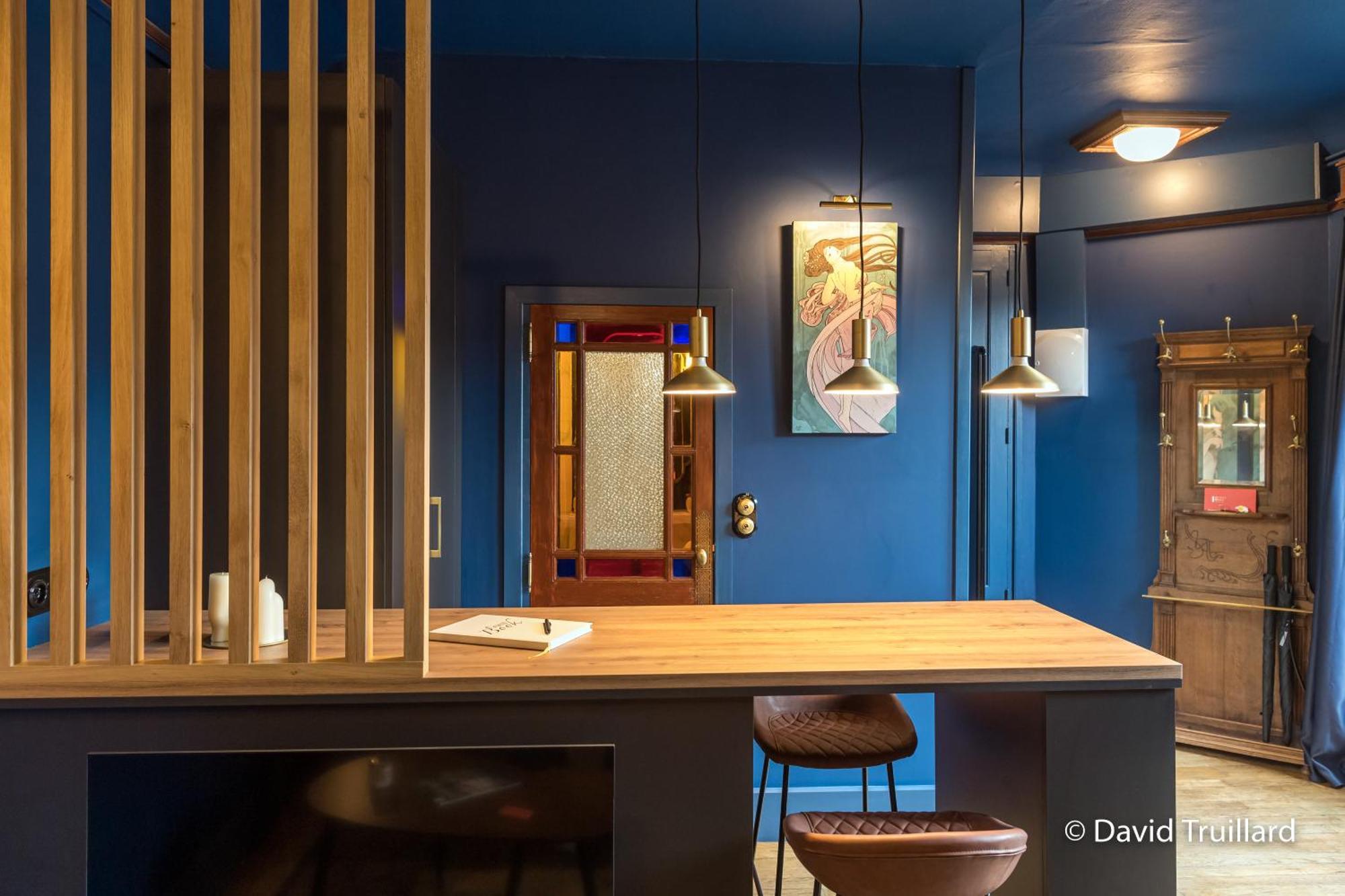 Suites Mana- Studio Art Ducal Avec Terrasse Sur L'Arriere De La Place Ducale Parking Inclus Шарлевиль-Мезьер Экстерьер фото