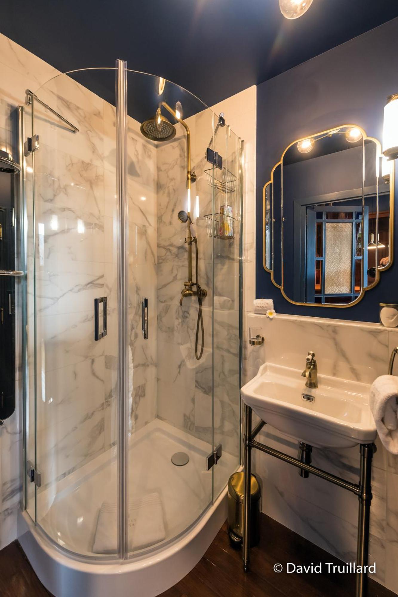 Suites Mana- Studio Art Ducal Avec Terrasse Sur L'Arriere De La Place Ducale Parking Inclus Шарлевиль-Мезьер Экстерьер фото